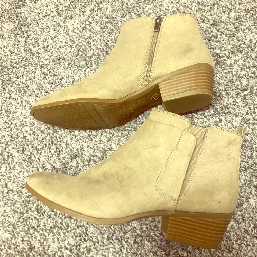 Libby Edelman suede taupe ankle boots sz 9 EUC